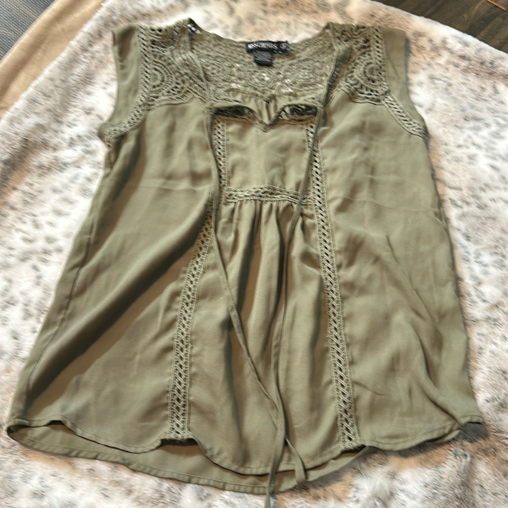 Women’s Olive sleeveless blouse, S